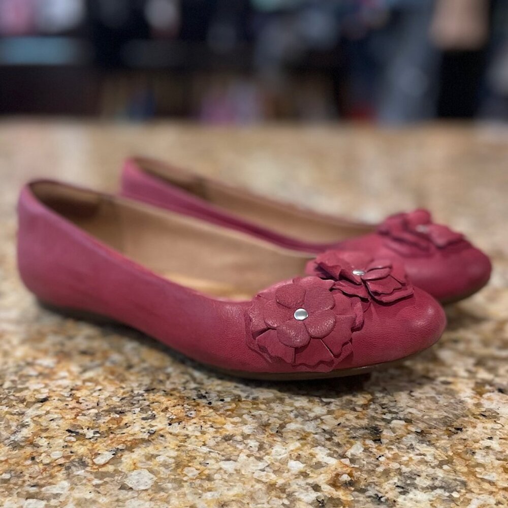 Clarks Pink Round Toe Flats with Floral Accent